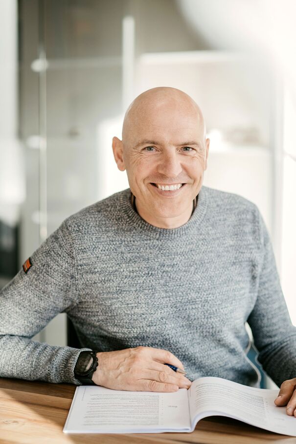 Portraitfoto Pascal Burr.